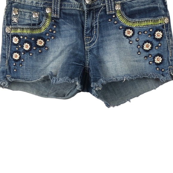 Women's Miss Me Low Rise Med. Wash Embroidered Floral Frayed Shorts. Size 27 - Picture 5 of 16